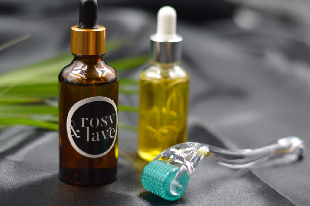 rosy & lave Hair Growth Set: Dermaroller und personalisiertes Haaröl